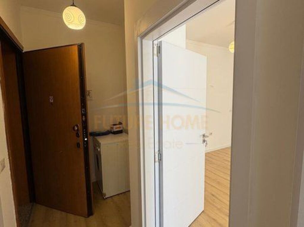 Shitet, Apartament 1+1, Rruga Kavajes, Tirane