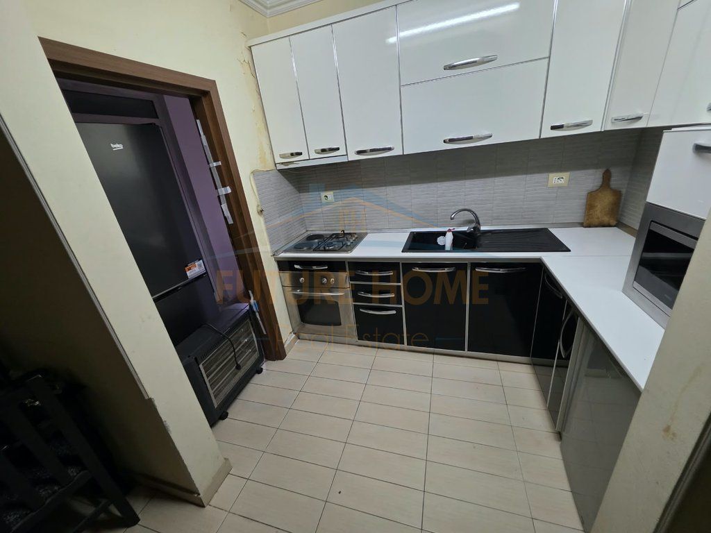 Shitet,Apartament 1+1&amp;Ambient Biznesi,Shkolla e Bashkuar