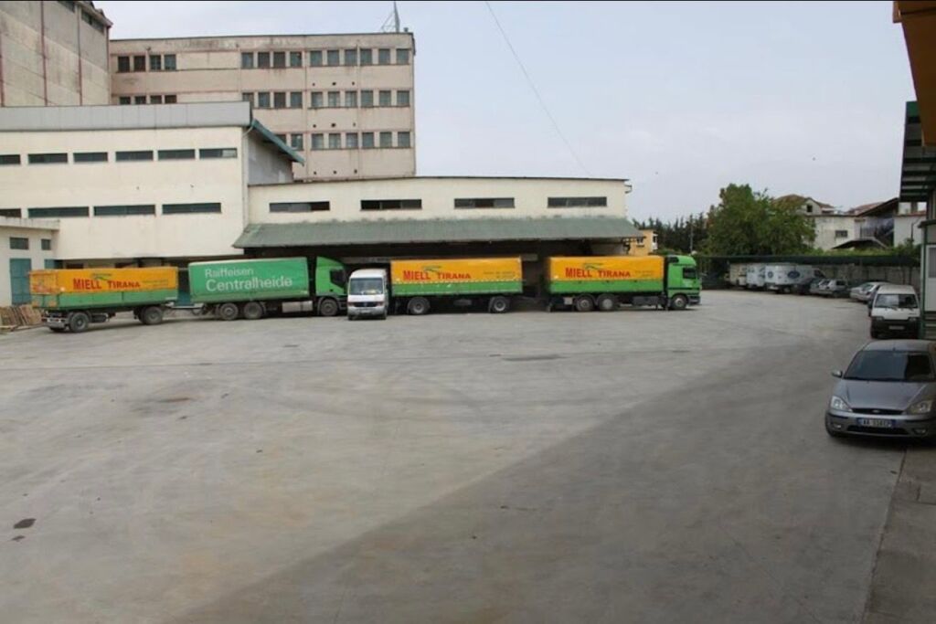 Dyqan ne shitje te Fabrika e Miellit  Tirana