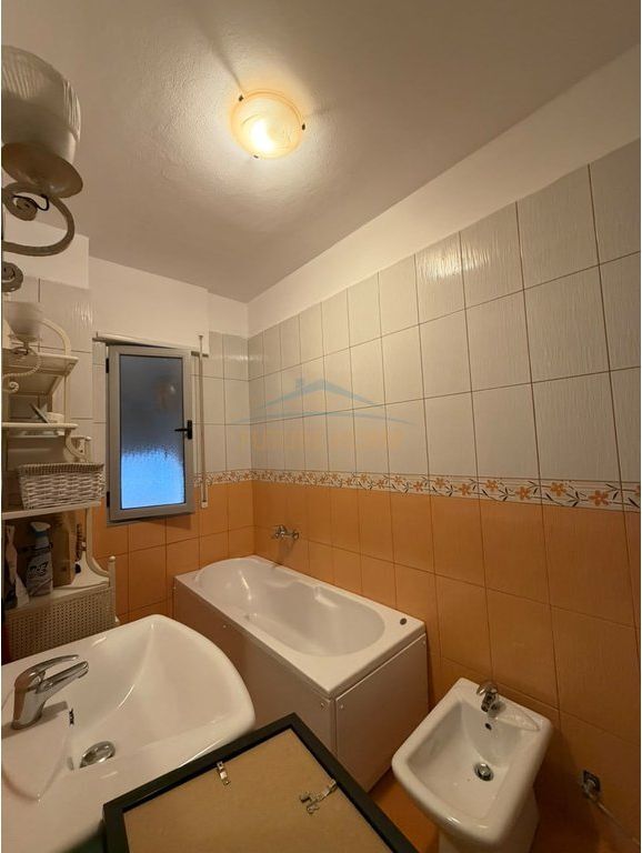 Shitet, Apartament 2+1+2, Liqeni i That, Tirane