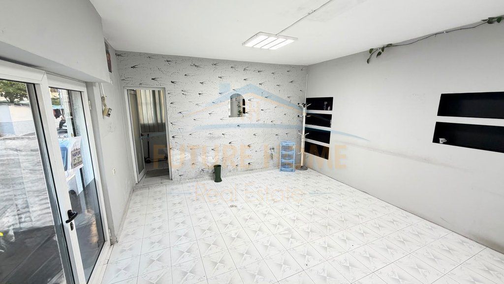 Shitet,Apartament 1+1&amp;Ambient Biznesi,Shkolla e Bashkuar