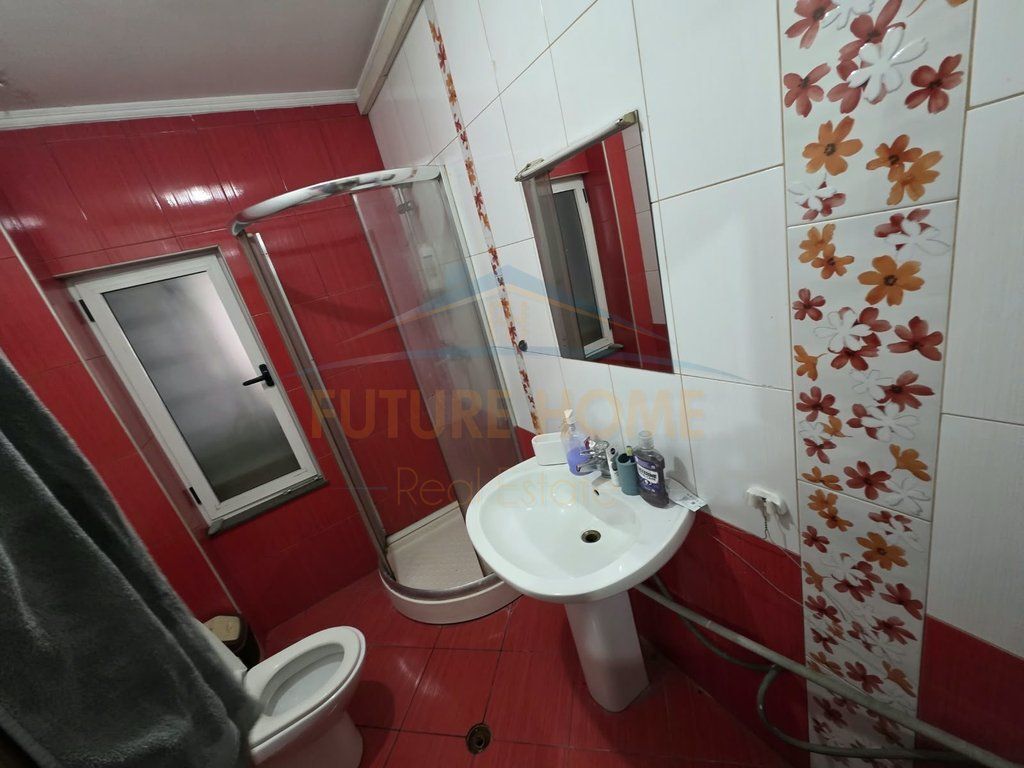 Shitet,Apartament 1+1&amp;Ambient Biznesi,Shkolla e Bashkuar
