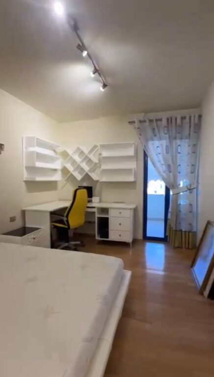 Apartament per qera 3+1+2 te Rr.e Kosovareve