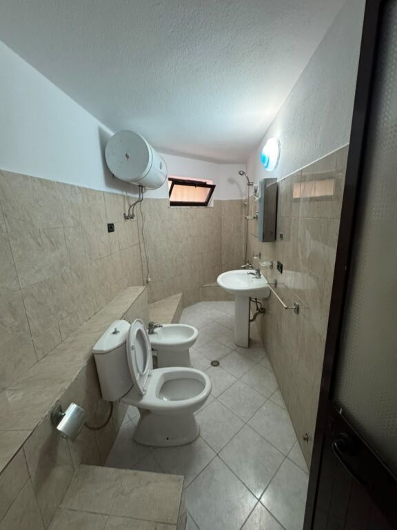 Jepet Me Qera Apartament 1+1+1 Ballkon