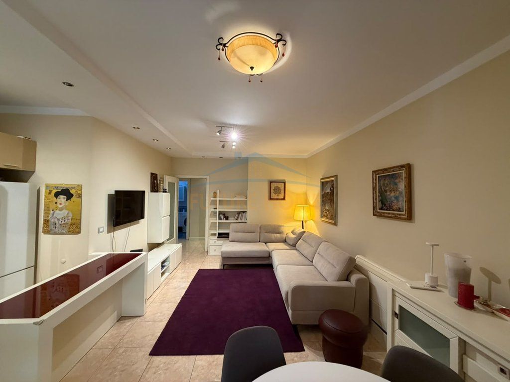 Shitet, Apartament 2+1+2, Liqeni i That, Tirane