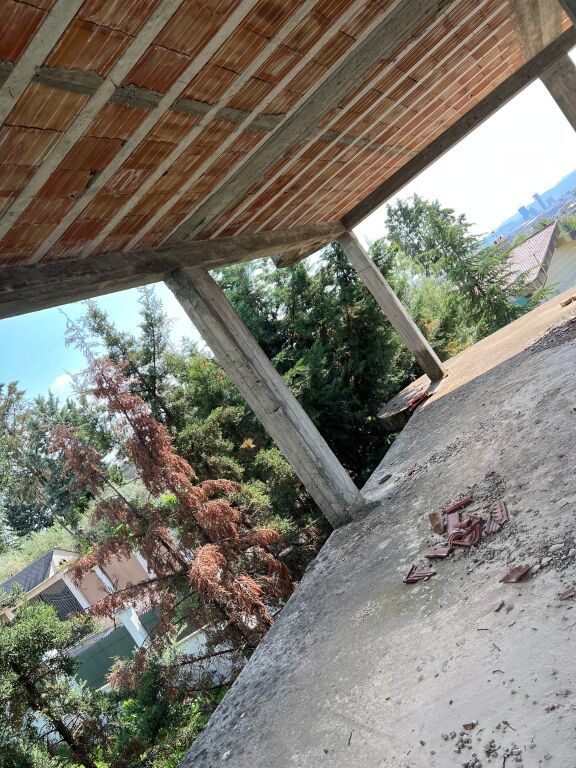 Villa for sale opposite the Villa of the Former President Mr. Bamir Topi and adjacent to the villa of the Founder of Brunes Group Mr. Cela  