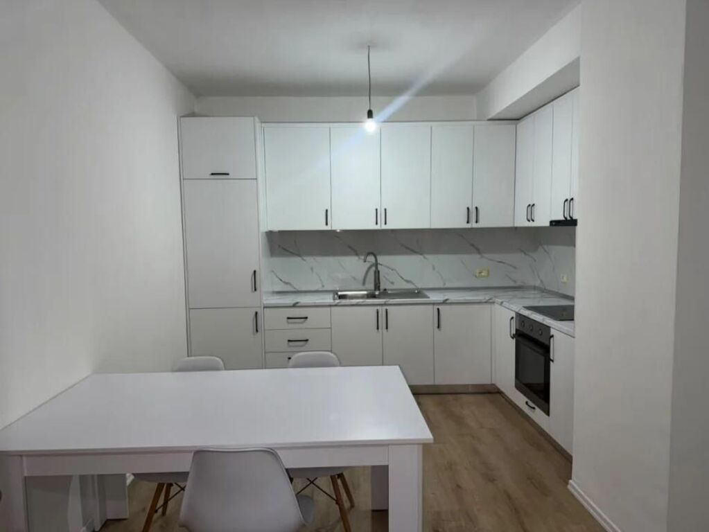 Apartament 1+1 i mobiluar me qira te Pallatet Fratari, Astir, 83 m²