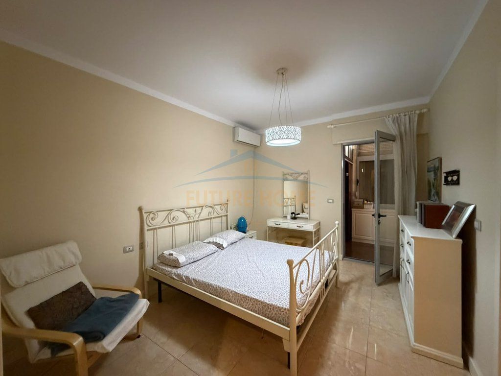 Shitet, Apartament 2+1+2, Liqeni i That, Tirane