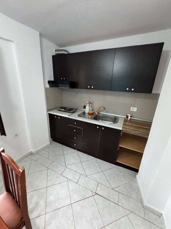 Jepet Me Qera Apartament 1+1+1 Ballkon