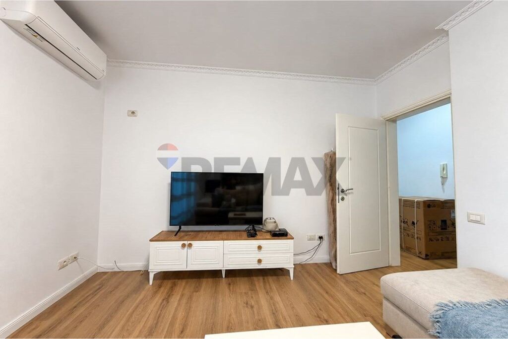 Apartament - Për Qira - Rruga Muhamet Gjollesha, Tiranë