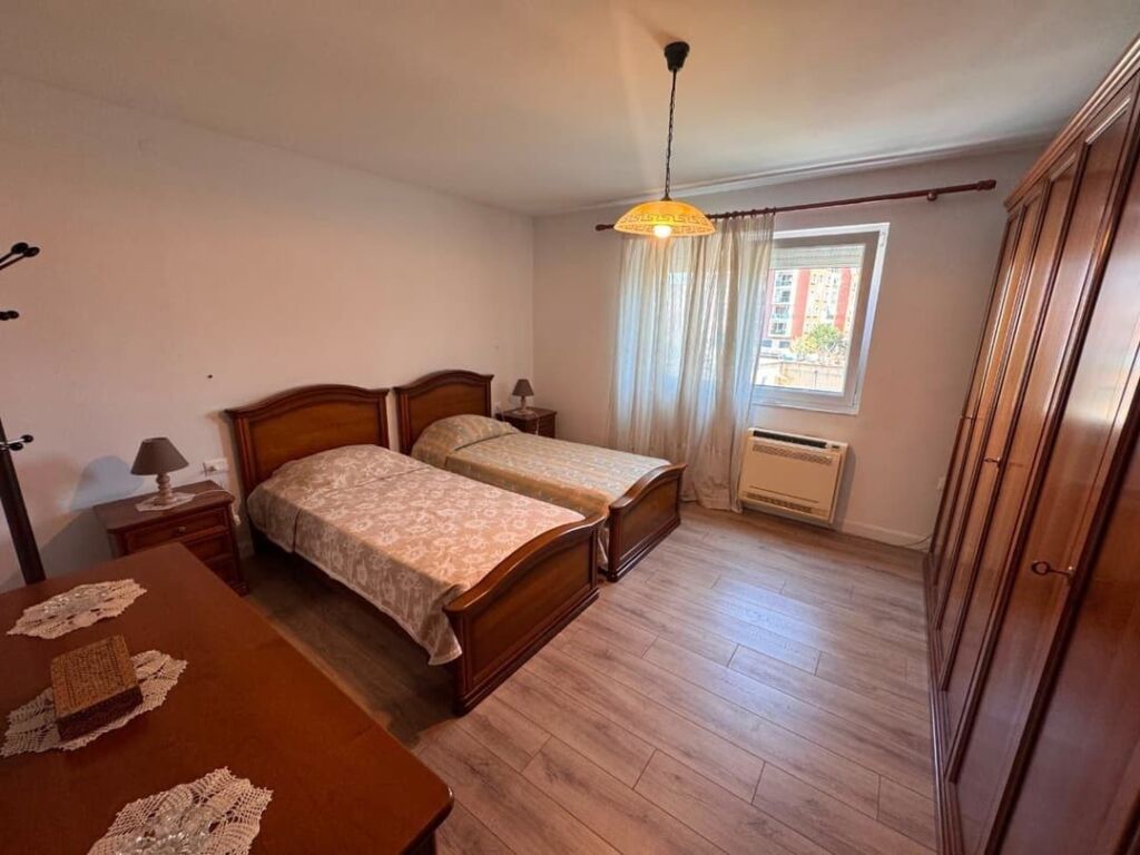 Super apartament 2+1 në Komunën e Parisit