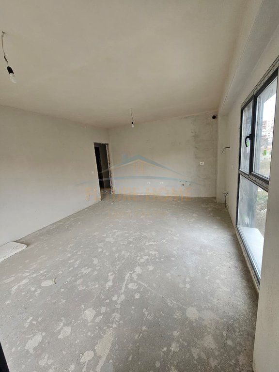 Shitet, Apartament 2+1+2+Post Parkimi, Kompleksi Bengasi , Porcelan, Tiranë