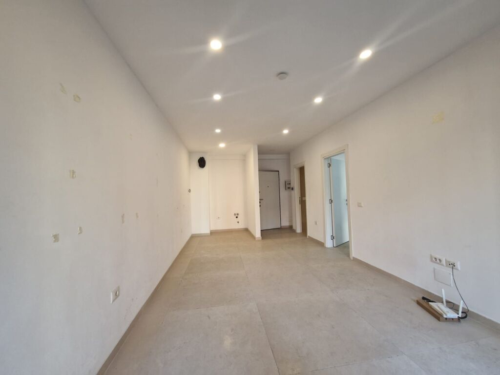 Qera | Ambjent Biznesi | Kompleksi Zirkon | 500 €/muaj