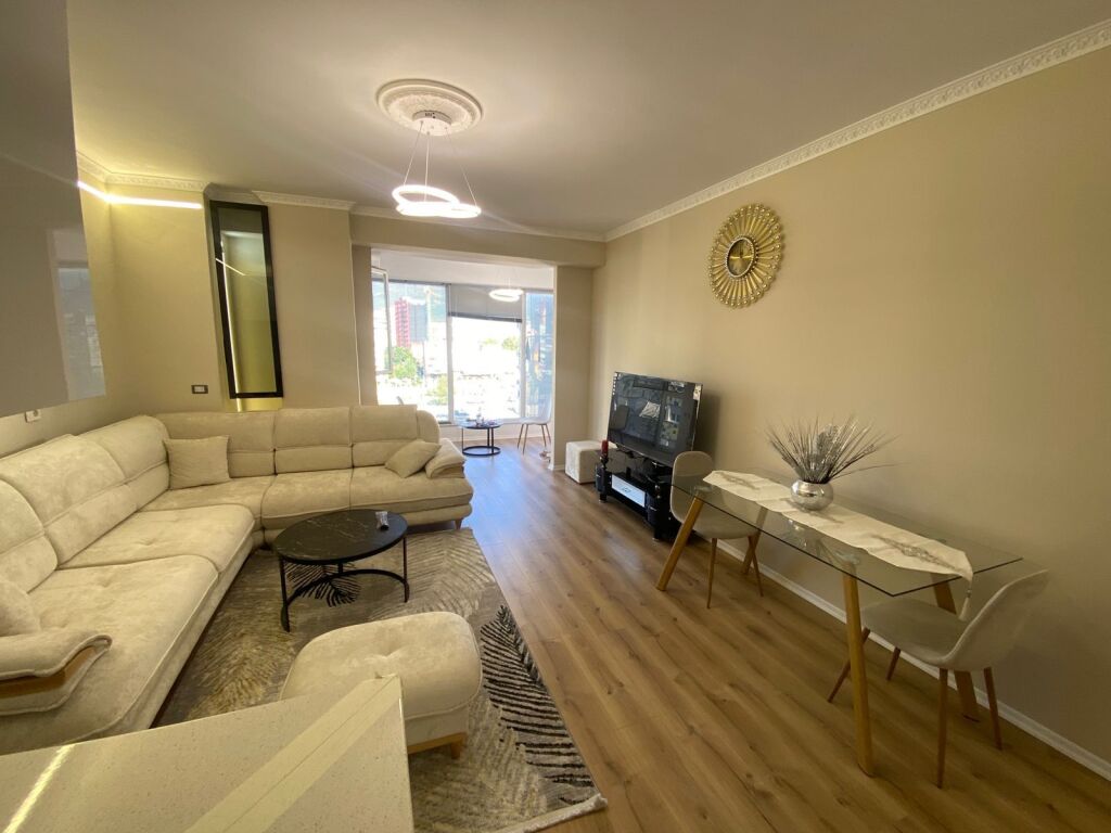 Jepet me qera apartament 1+1 te Stacioni Trenit