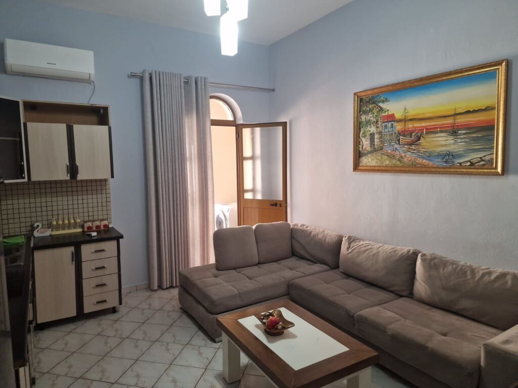 Jepet me qera apartament 1+1 te Sheshi Willson