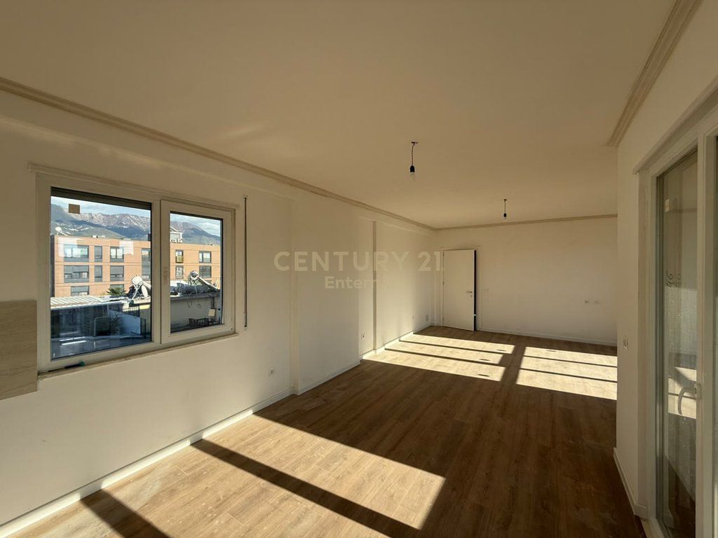 Appartamento vuoto per uffici in affitto – 130 m² | Nuovo Bazar