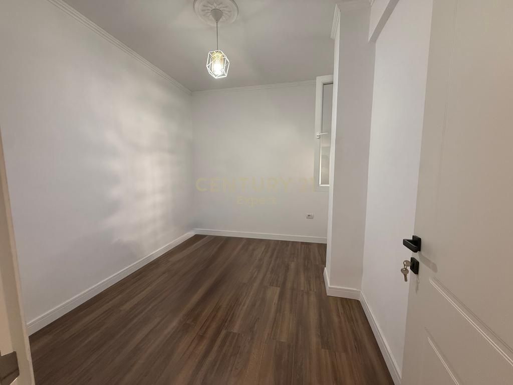 Jepet me qira apartament 2+1 te Fakulteti i Shkencave.