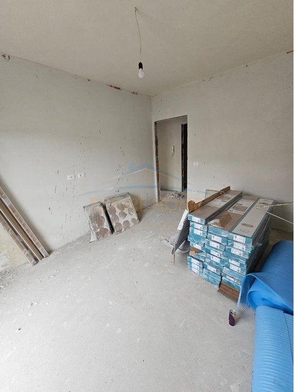 Shitet, Apartament 2+1+2+Post Parkimi, Kompleksi Bengasi , Porcelan, Tiranë