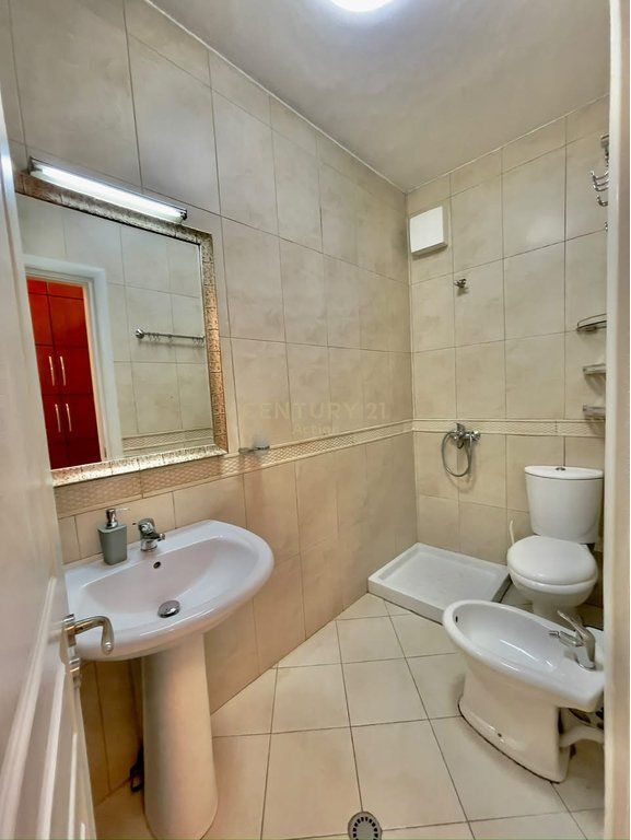 QIRA, APARTAMENT MODERN 1+1+2 TUALETE, MINISTRIA JASHTME