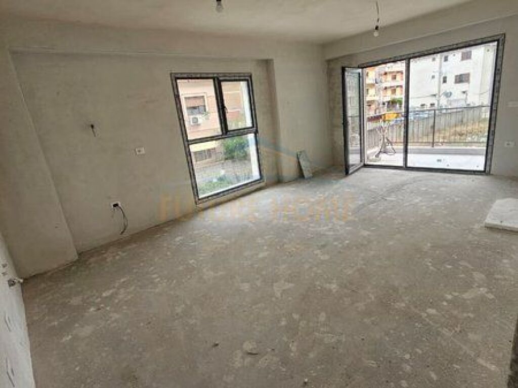  Shitet, Apartament 2+1+2, Kompleksi Bengasi , Porcelan, Tiranë