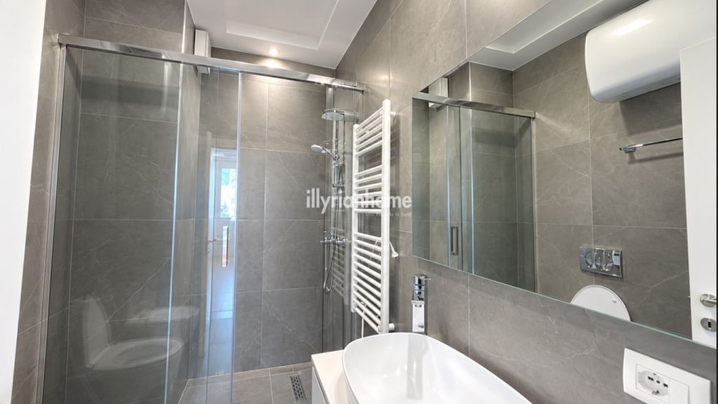 QIRA | APARTAMENT MODERN 2+1 | NË QENDËR TË TIRANËS _ PËRBALLË TOPTANIT