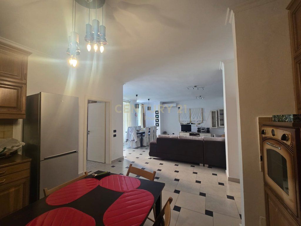 APARTAMENT NË SHITJE – MUNDËSI IDEALE PËR BANIM DHE BIZNES