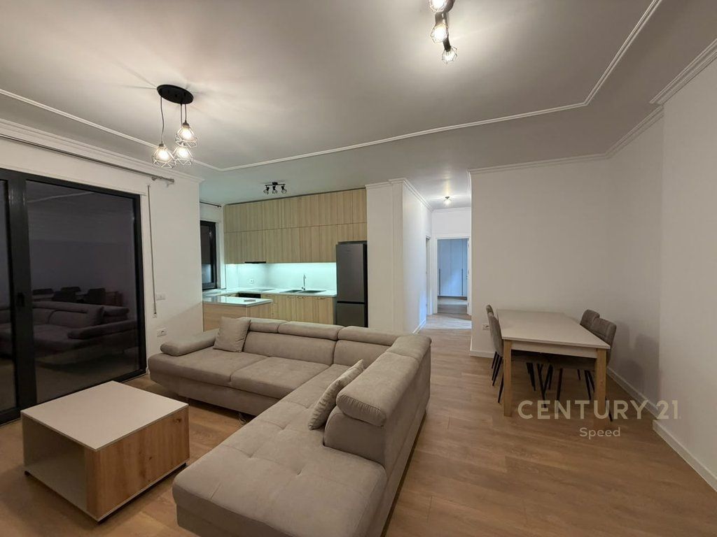 Jepet me qira apartament 2+1+2+post parkimi në Rrugën "5 Maji"!! 715 € /Muaj 65,000 Lekë /Muaj