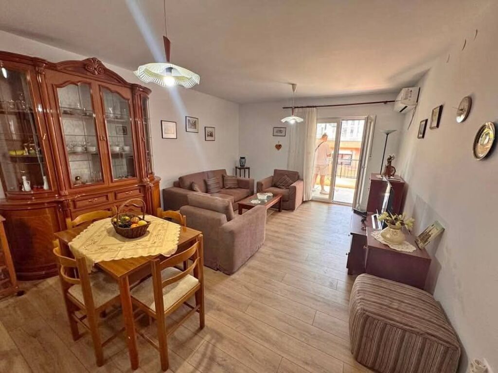 ME QERA APARTAMENT 2+1+2 - KOMUNA E PARISIT, TIRANE