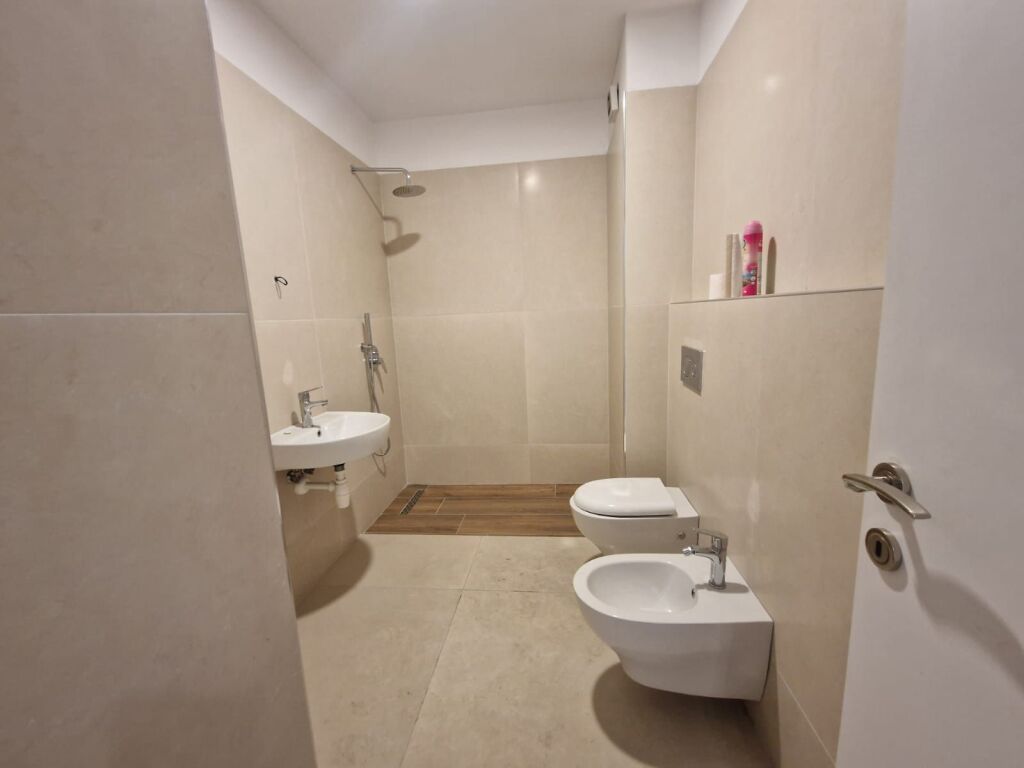 Qera | Ambjent Biznesi | Kompleksi Zirkon | 500 €/muaj