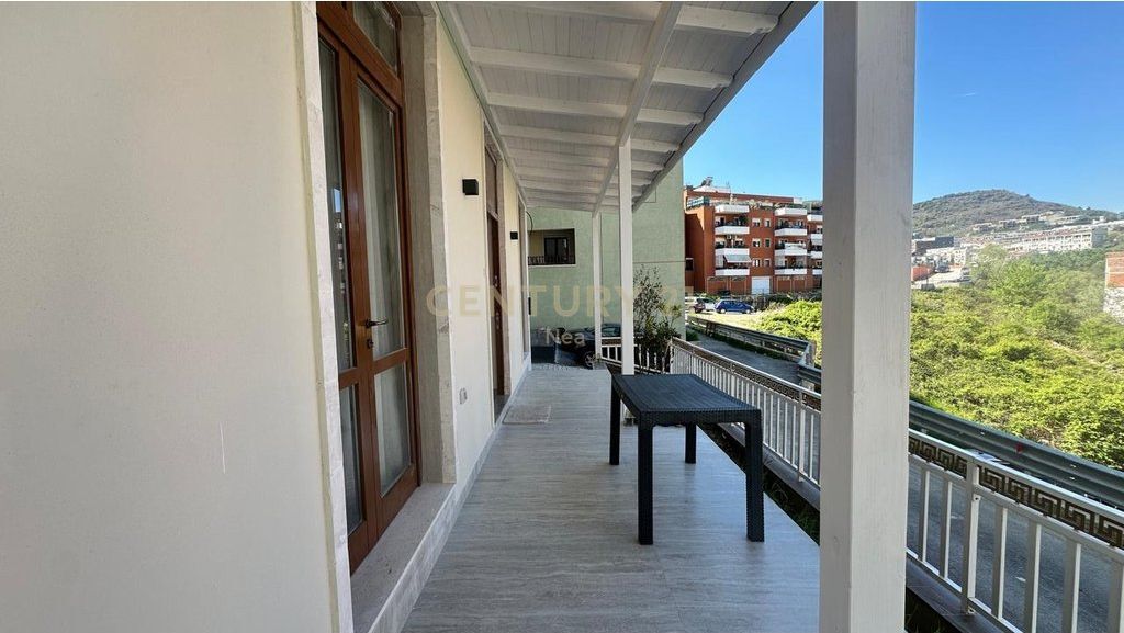 Apartament 2+1+2 me qira tek Kopshti Botanik!
