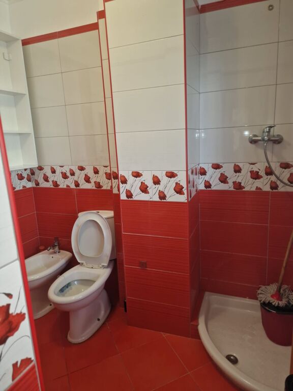 Jepet me qera apartament 1+1 te Sheshi Willson