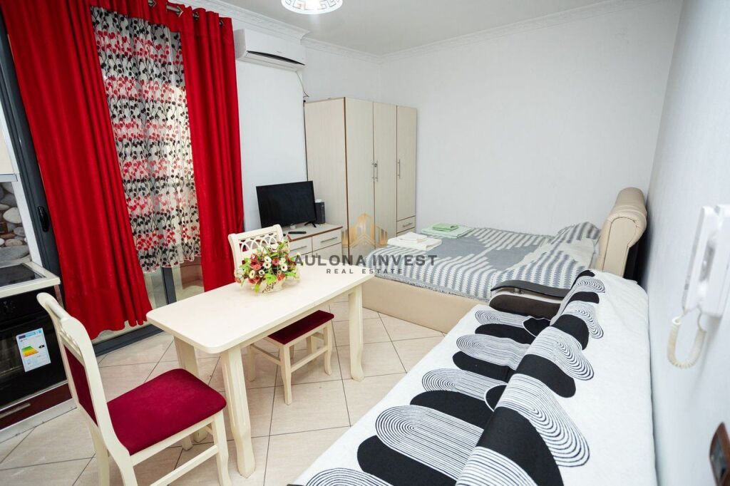 STUDIO ME QERA AFATGJATE LUNGOMARE-VLORE.