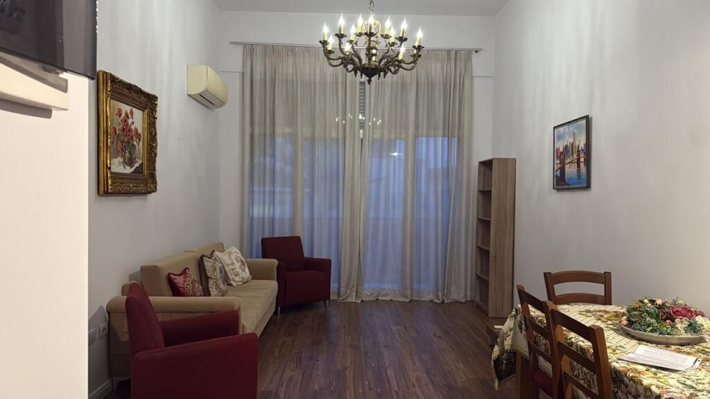 🏢Tek Zogu i Zi,prane Ring Center jepet me qera apartament 2+1+2,i mobiluar 80,000Leke