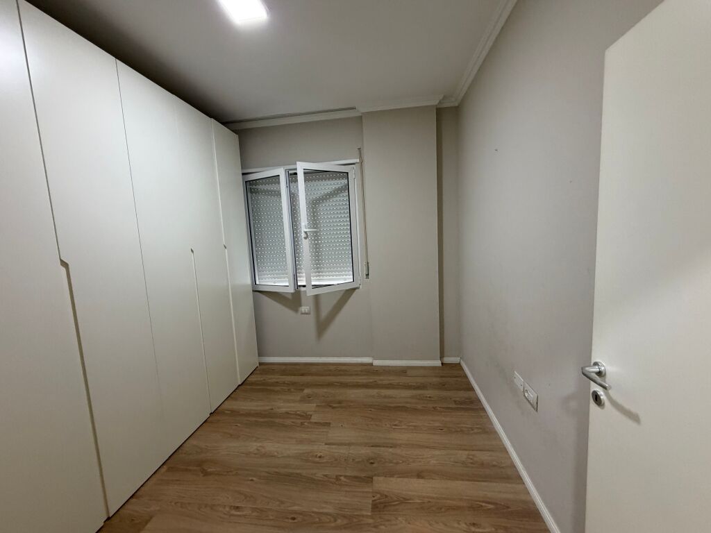 3+1,kat 4 ashensore,te radisoni liq i thate,275 miije euro