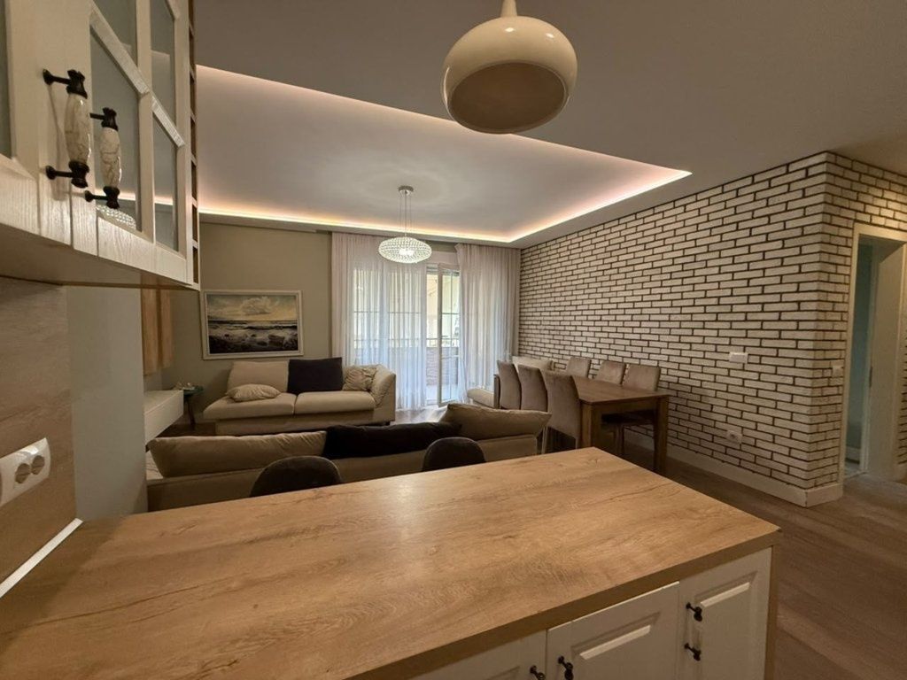 Apartament 2+1+2 - Shkolla e Baletit