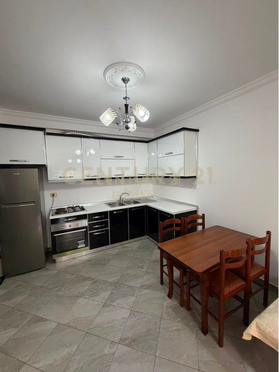 Apartament 1+1 me Qira në Vijën e Parë me Detin ne Plazh, Durres !