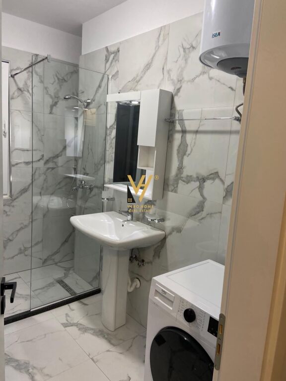 JEPET APARTAMENT 2+1+BLK ME QERA NE SAUK 50.000 LEKE