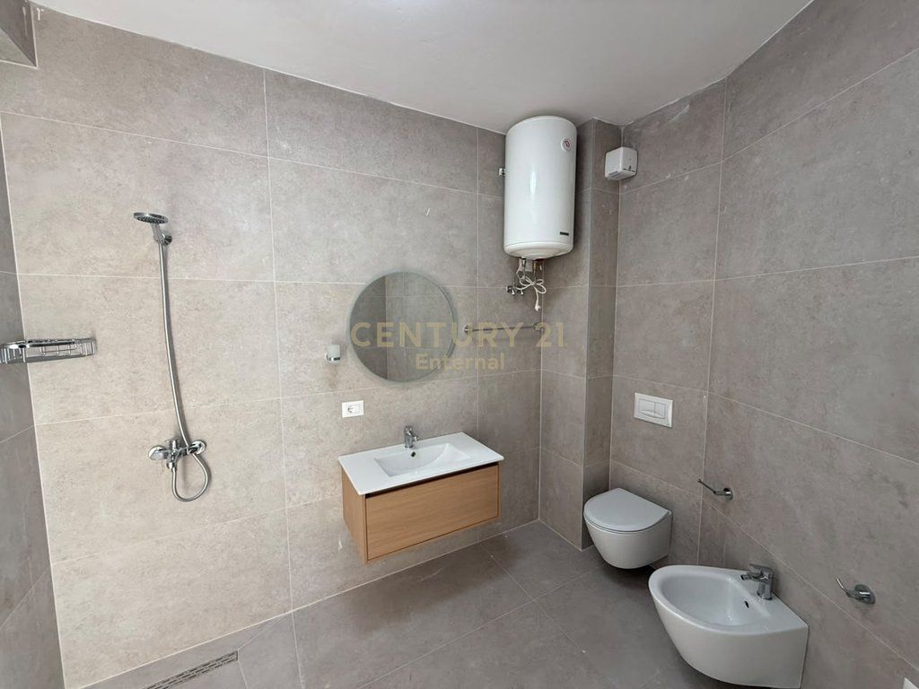 Appartamento vuoto per uffici in affitto – 130 m² | Nuovo Bazar