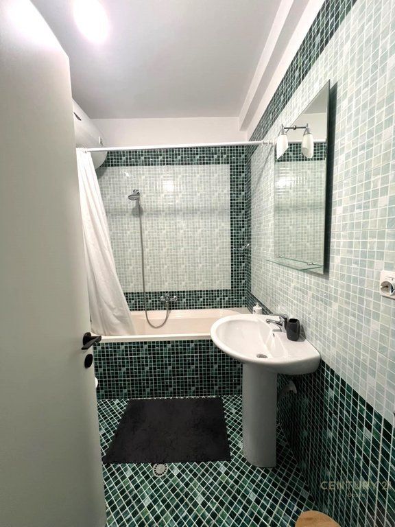 Qera, Apartament 2+1+2, Zogu i Zi