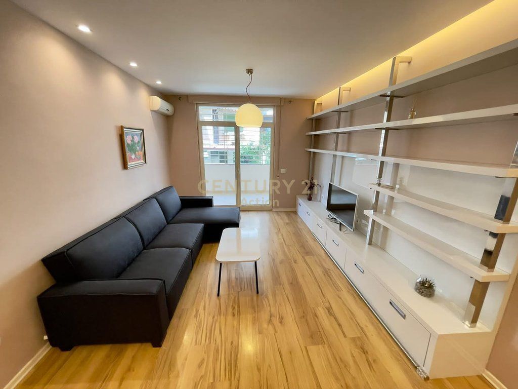 QIRA, APARTAMENT MODERN 1+1+2 TUALETE, MINISTRIA JASHTME