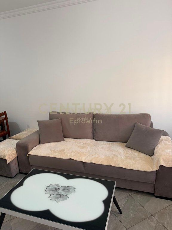 Apartament 1+1 me Qira në Vijën e Parë me Detin ne Plazh, Durres !