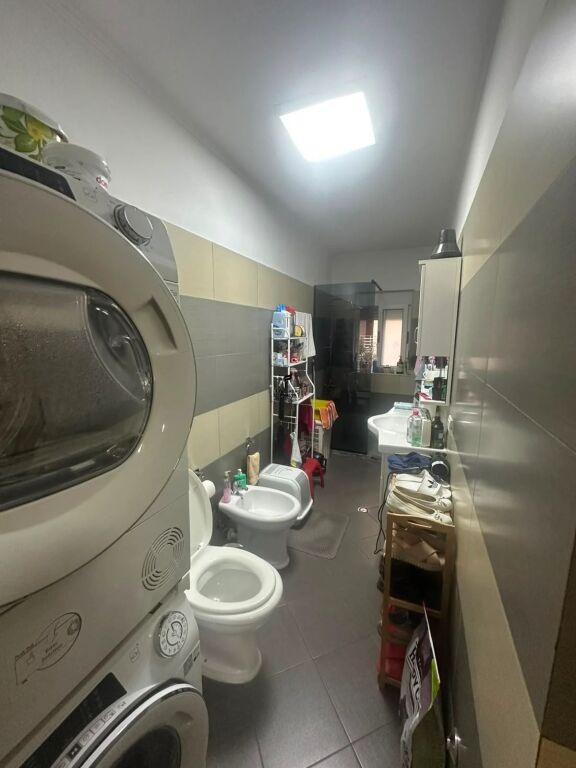 SHITET APARTAMENT 2+1 KOMUNA E PARISIT 20.000.000 LEKE FH-98380