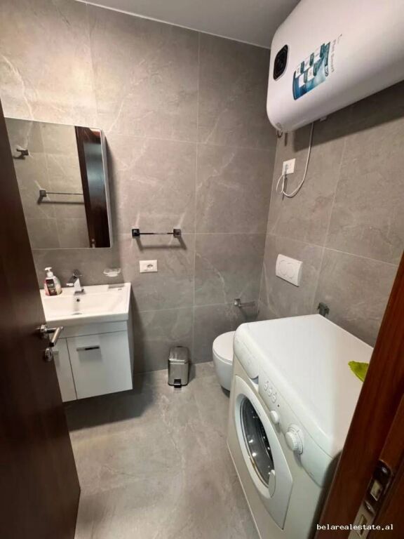 Apartament Me Qera 2+1 Tek Komuna e Parisit (ID B2202152) Tirane