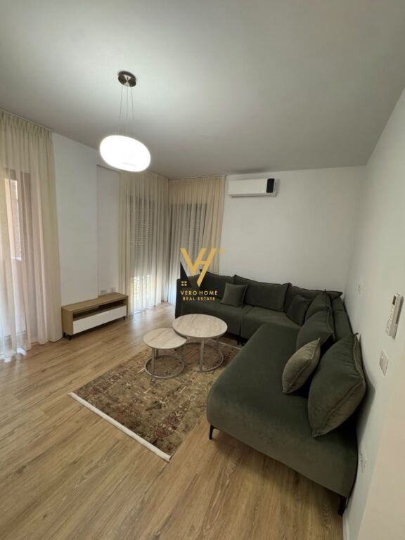 Appartamento 2+1 con balcone in affitto, 21 Dhjetori, 80.000 lekë
