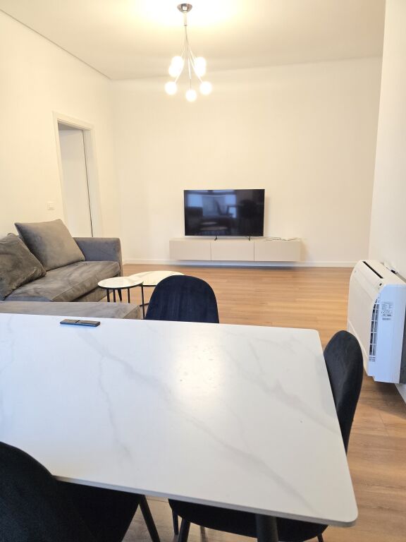 Liqeni i Thate Apartament 1+1+Post parkimi me qira