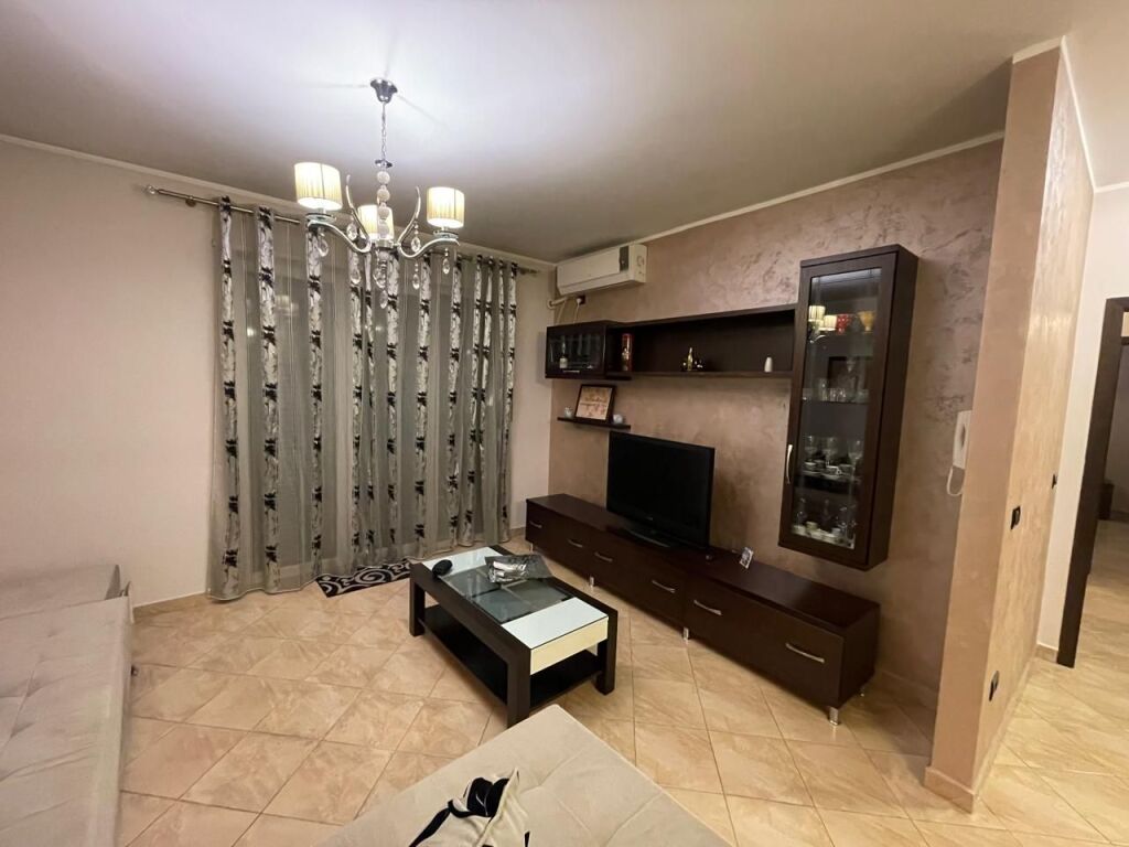 2+1 apartment for rent in Xhamllik