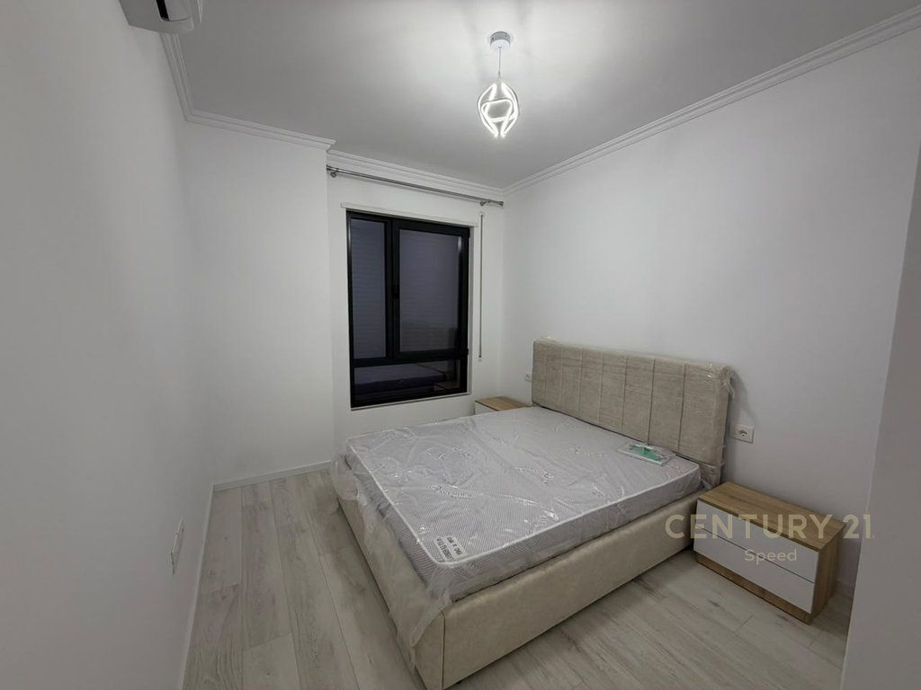 Jepet me qira apartament 2+1+2+post parkimi në Rrugën "5 Maji"!! 715 € /Muaj 65,000 Lekë /Muaj