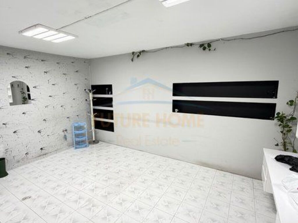 Apartment 1+1 and Business Space for Sale, Shkolla e Bashkuar.