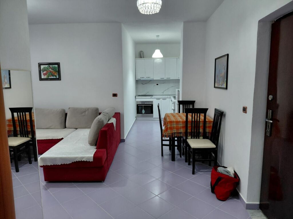 APARTAMENT 1+1 ME QERA RROTA E KUQE