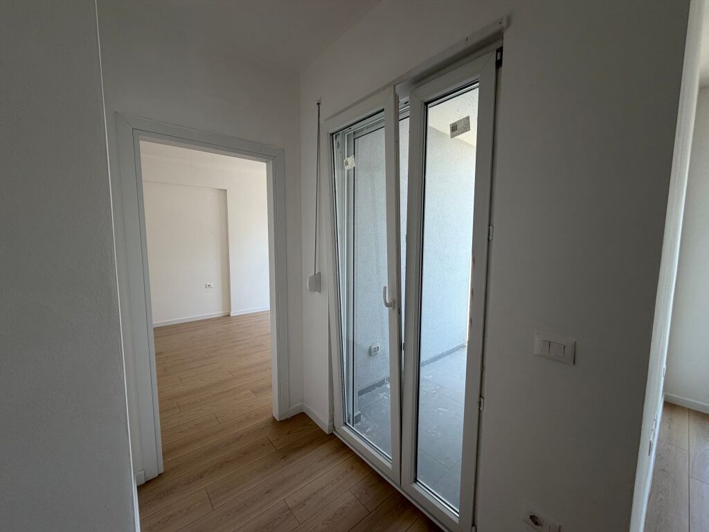 🏡 Shitet apartament 1+1 – Univers City, pranë QTU  📐 Sipërfaqe: 69.82 m² 🏢 Kati 7 | Orientim Lindje 💶 Çmimi: 1,300 €/m² 💰 Çmimi total: 90,766 €